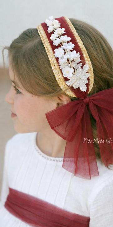 Vestido de ceremonia y arras para niña blanco roto con fajín de tul burdeos | Eva Martínez Artesanía [3]