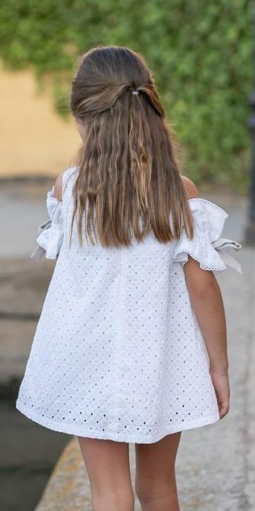 Vestido niña blanco bordado con hombros descubiertos de Coco Acqua [0]