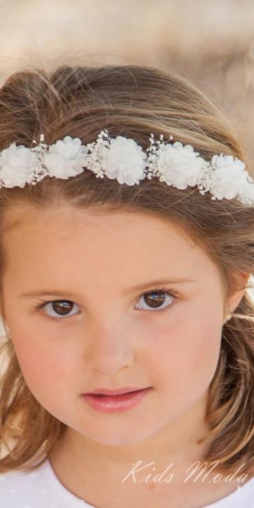 Corona ceremonia niña de flores pequeñas blanco y ramilletes secas beige Coco Acqua Ceremonia [3]