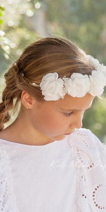 Corona ceremonia niña de flores blancas y ramilletes beige Coco Acqua Ceremonia [1]