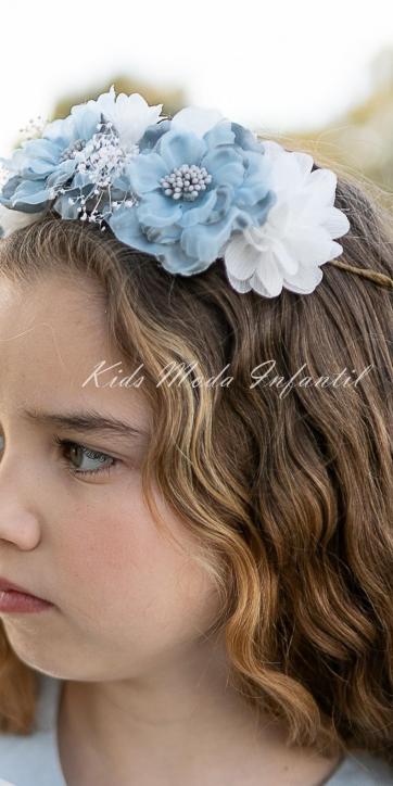 Corona ceremonia niña de flores azules empolvado, blancas y ramilletes beige Coco Acqua Ceremonia [4]
