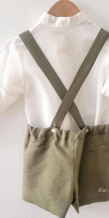 Conjunto ceremonia niño camisa y peto con tirantes verde oliva de Eva Martinez Artesanía [7]
