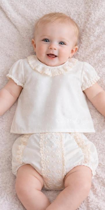 Conjunto de bautizo para bebé en tul beige manga corta – Familia 1 | Eva Martínez Artesanía | Kids Moda Infantil [0]