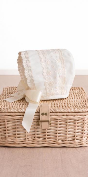 Conjunto de bautizo para bebé en tul beige manga corta – Familia 1 | Eva Martínez Artesanía | Kids Moda Infantil [3]