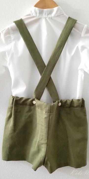 Conjunto ceremonia niño camisa y peto con tirantes verde oliva de Eva Martinez Artesania [1]