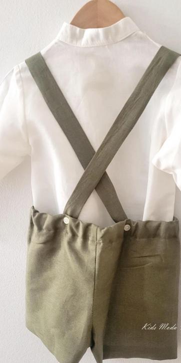 Conjunto ceremonia niño camisa y peto con tirantes verde oliva de Eva Martinez Artesanía [5]