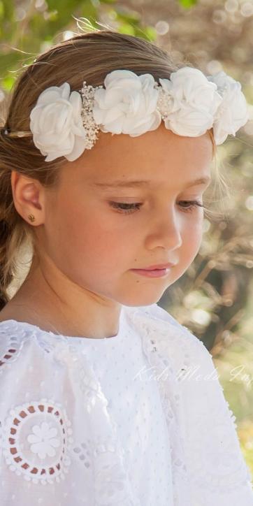 Corona ceremonia niña de flores blancas y ramilletes beige Coco Acqua Ceremonia [2]