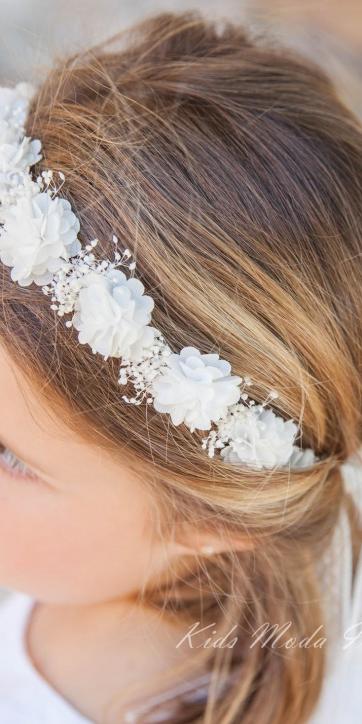 Corona ceremonia niña de flores pequeñas blanco y ramilletes secas beige Coco Acqua Ceremonia