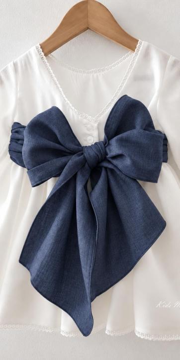 Vestido arras niña blanco con fajín azul marino Eva Martínez Artesanía [1]