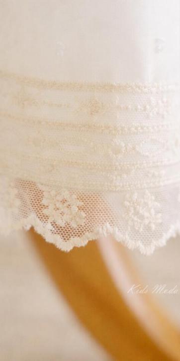 Faldón de bautizo bebé plumeti beige con lacito rosa empolvado | Eva Martínez Artesanía [4]