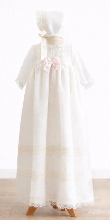 Faldón de bautizo bebé plumeti beige con lacito rosa bebé | Eva Martínez Artesanía