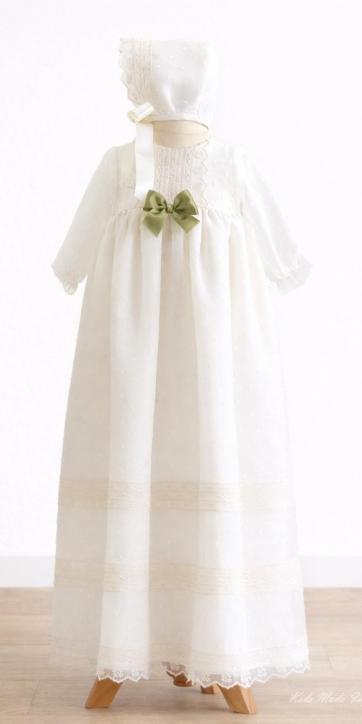 Faldón de bautizo bebé plumeti beige con lacito verde oliva | Eva Martínez Artesanía