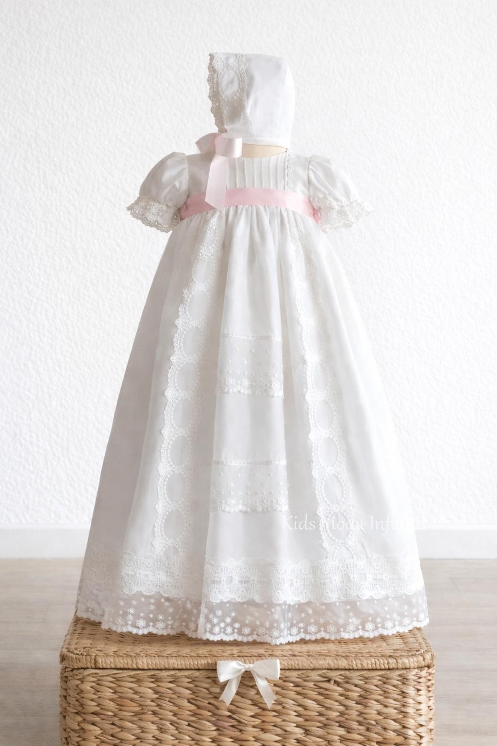 Faldón de Bautizo para Bebé en Gasa Rosa Bebé Manga Corta – Familia 6 | Eva Martínez Artesanía | Kids Moda Infantil