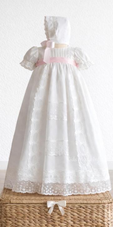 Faldón de Bautizo para Bebé en Gasa Rosa Bebé Manga Corta – Familia 6 | Eva Martínez Artesanía | Kids Moda Infantil