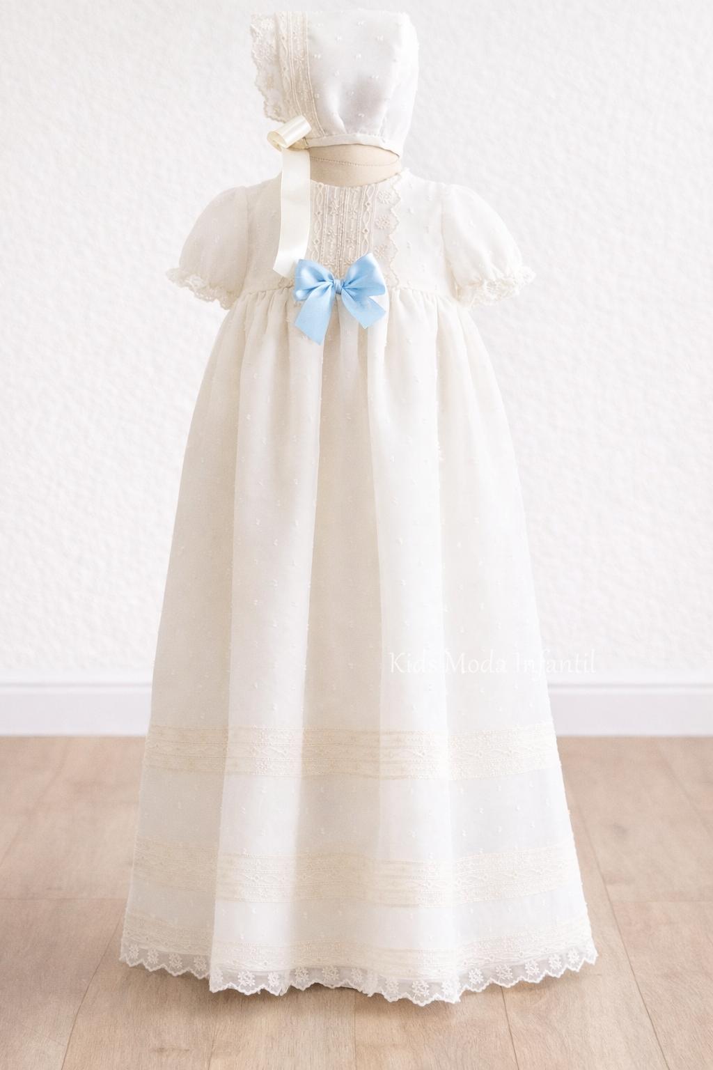 faldon-bautizo-bebe-plumeti-beige-manga-corta-azul-familia-7-eva-martinez.png