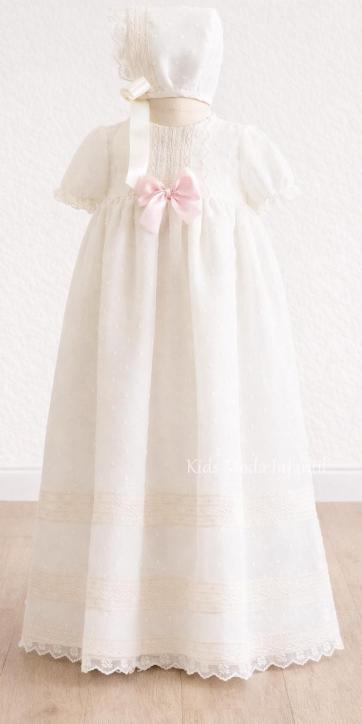 Faldón de bautizo para bebé en plumeti cristal beige con lazo rosa manga corta – Familia 7 | Eva Martínez Artesanía | Kids Moda Infantil [0]