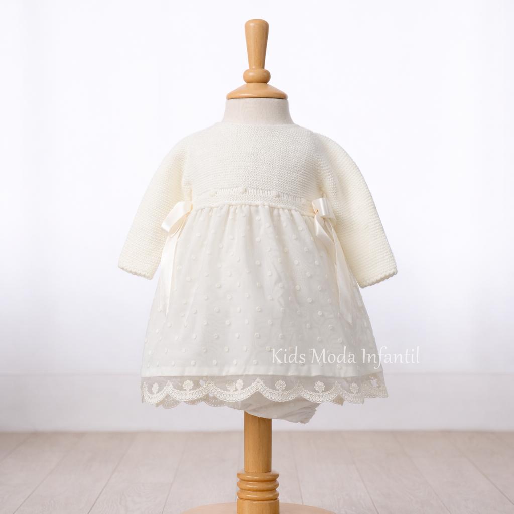 Jesusito de Bautizo para Bebé con Braguita en Tul Bordado Plumeti y Cuerpo de Punto Beige – Fabricación Española