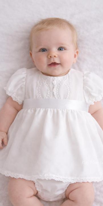 Jesusito de bautizo para niña en gasa blanca con cinta blanca y braguita | Eva Martínez Artesanía – Familia 6