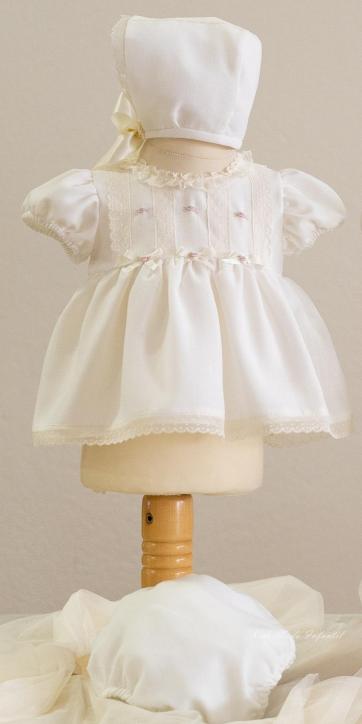 Jesusito bautizo niña semihilo rustico beige con braguita Eva Martínez Artesanía