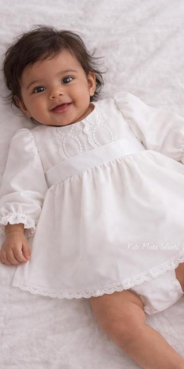 Jesusito de bautizo para niña de manga larga en gasa blanca con raso blanco y braguita | Eva Martínez Artesanía – Familia 6
