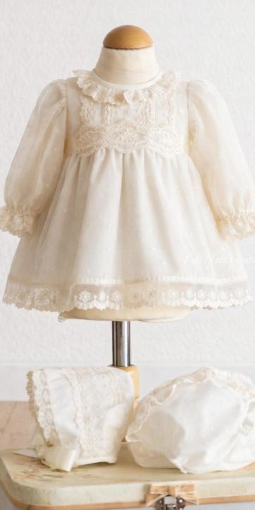 Jesusito bautizo niña manga larga tul beige con braguita Eva Martínez Artesanía Familia 1 [2]