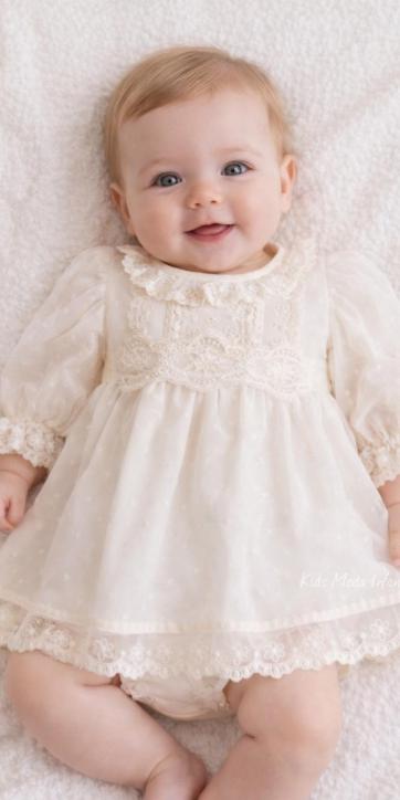 Jesusito bautizo niña manga larga tul beige con braguita Eva Martínez Artesanía Familia 1