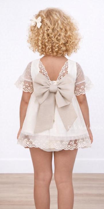 Jesusito ceremonia y arras bebé niña crudo con tul plumeti y lazo – Nekenia 2621016 [1]