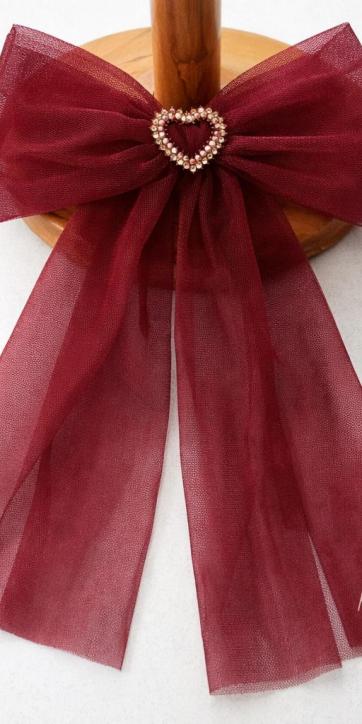 Vestido de ceremonia y arras para niña blanco roto con fajín de tul burdeos | Eva Martínez Artesanía [4]