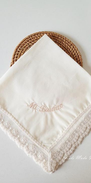 Pañuelo bautizo personalizado Eva Martinez Artesania Familia 1