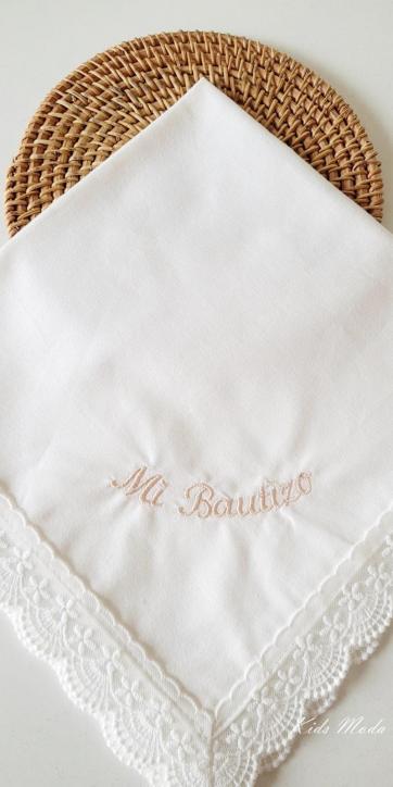Pañuelo bautizo personalizado Eva Martinez Artesania Familia 2 [1]