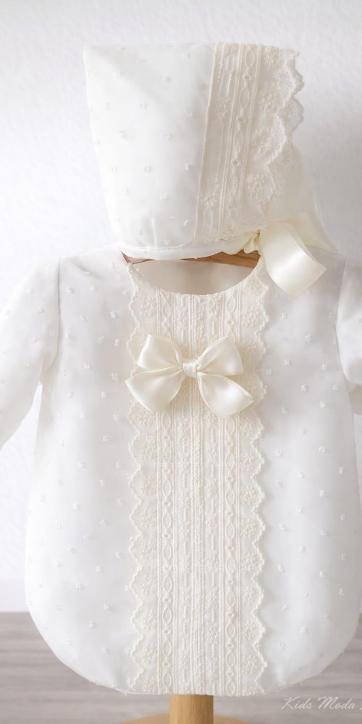 Pelele de bautizo bebé en tul beige con plumeti de cristal, puntillas bordadas – Eva Martínez Artesanía familia 7 [1]