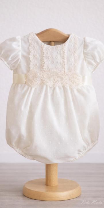 Pelele bautizo bebe tul beige Eva Martínez Artesanía familia 1