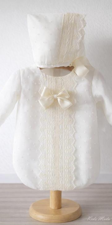 Pelele de bautizo bebé en tul beige con plumeti de cristal, puntillas bordadas – Eva Martínez Artesanía familia 7 [2]