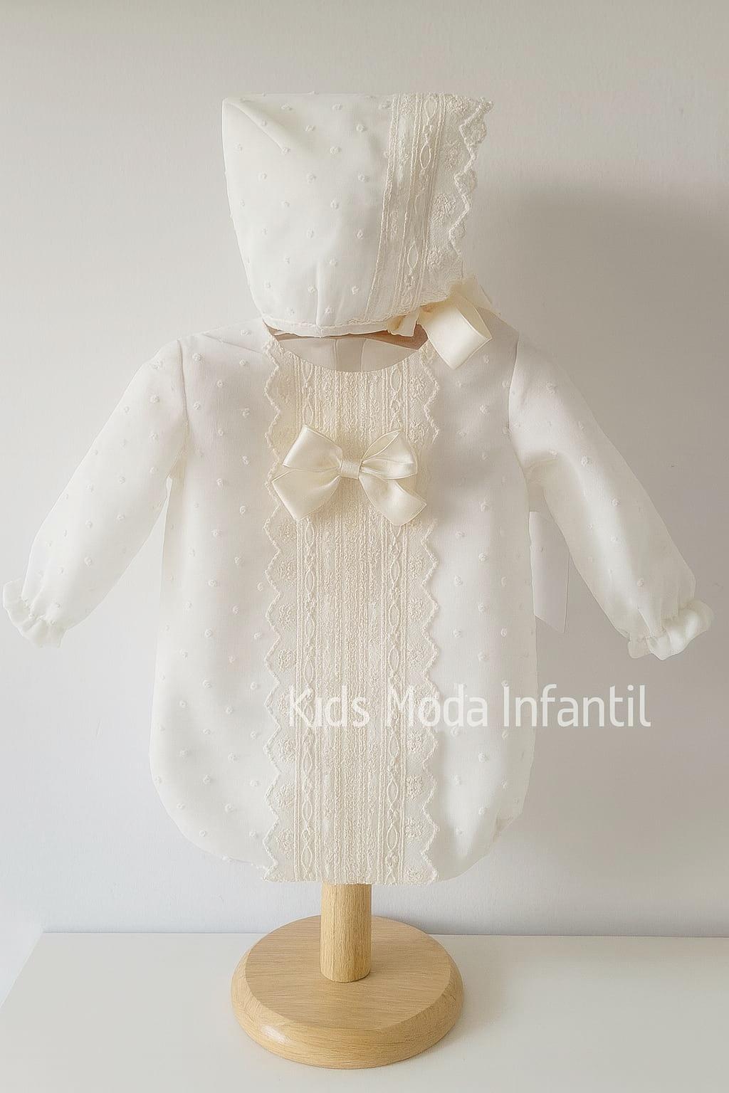 Pelele de bautizo bebé en tul beige con plumeti de cristal, puntillas bordadas – Eva Martínez Artesanía familia 7