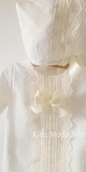 Pelele de bautizo bebé en tul beige con plumeti de cristal, puntillas bordadas – Eva Martínez Artesanía familia 7 [2]