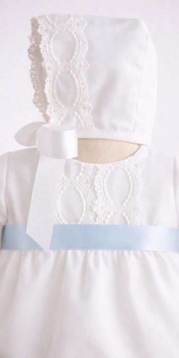 Pelele de Bautizo Blanco en Gasa con Cinta Azul – Eva Martínez Artesanía familia 6 [1]