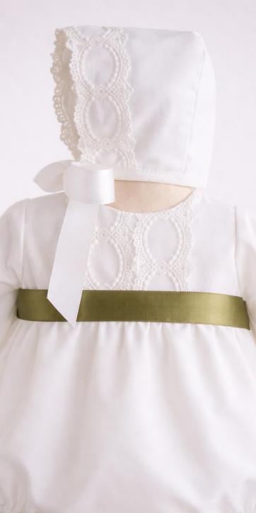 Pelele de Bautizo Blanco en Gasa con Cinta Verde Oliva – Eva Martínez Artesanía familia 6 [1]