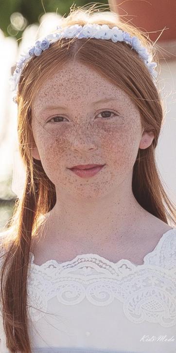 Tiara Comunión Niña LILY Flores Blanco Roto y Azul Gris – Eva Martínez Artesanía [1]