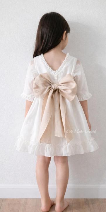 Vestido arras niña plumeti cristal con fajín lino camel Eva Martinez Artesanía 32111 [2]