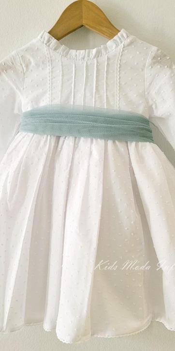 Vestido Ceremonia y Arras Niña Plumeti Blanco con Tul Verde Agua | Familia 7 – Eva Martínez Artesanía [1]
