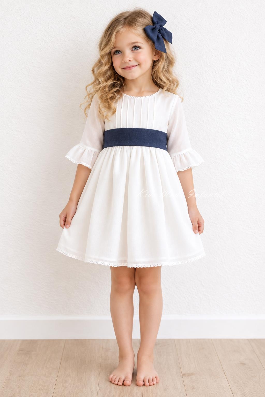Vestido arras niña blanco con fajín azul marino Eva Martínez Artesanía