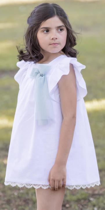 Vestido ceremonia niña blanco con lazo verde empolvado de Eva Martínez Artesanía 38311CBG