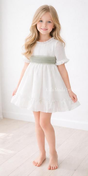 Vestido ceremonia niña plumeti cristal con fajín verde oliva Eva Martínez Artesanía 32111