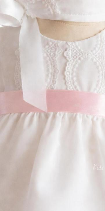 Jesusito de bautizo para bebé niña en gasa blanca con raso rosa bebé y braguita | Eva Martínez Artesanía – Familia 6 [2]