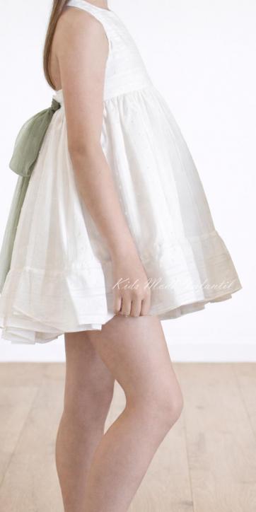 Vestido Ceremonia y Arras Niña Espalda Cruzada Tul Verde Oliva Atenuado – Eva Martínez Artesanía Familia 6 [1]