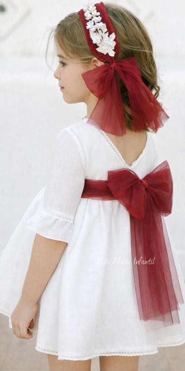 Vestido de ceremonia y arras para niña blanco roto con fajín de tul burdeos | Eva Martínez Artesanía [2]