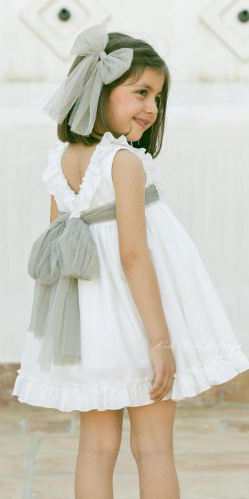 Vestido de Arras Niña Blanco Roto con Fajín Verde Oliva | Eva Martínez Artesanía