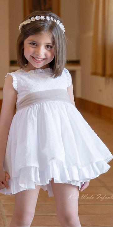 Vestido Ceremonia Niña Plumeti Blanco sin Mangas con Tul Camel – Familia 7 Eva Martínez Artesanía