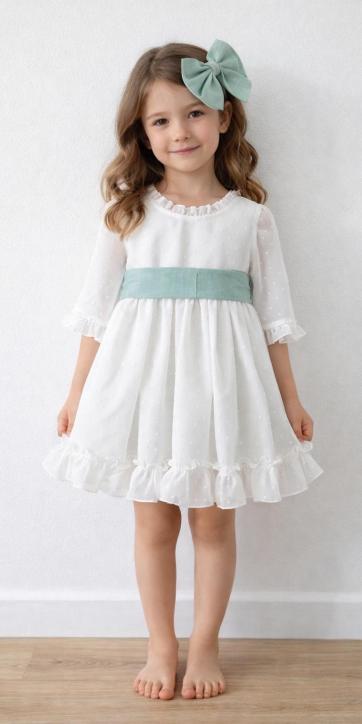 Vestido arras niña plumeti cristal con fajín lino verde empolvado Eva Martinez Artesanía 32111