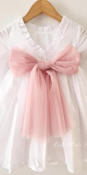 Vestido Ceremonia y Arras Niña Plumeti Blanco con Tul Rosa Empolvado – Familia 7 | Eva Martínez Artesanía [1]